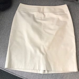 Banana Republic khaki skirt. SZ 0